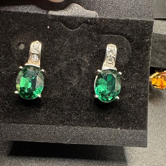 Lot of 4 Elegant Gold Tone Earrings - Picture 7 of 7